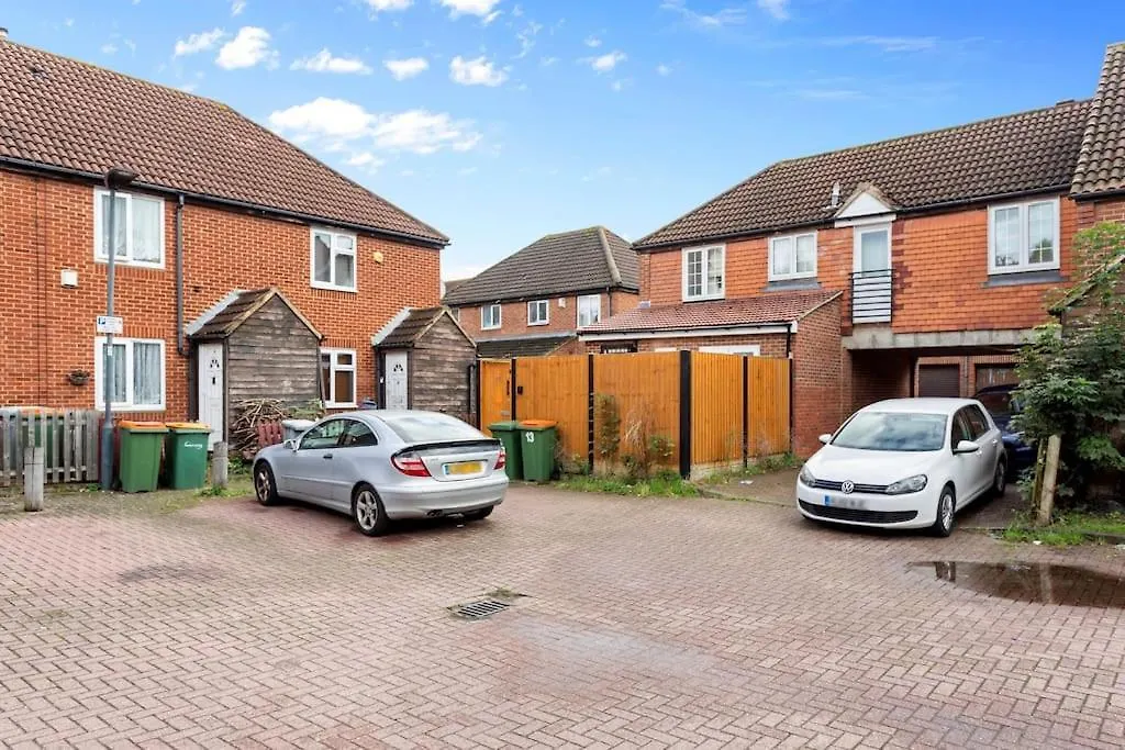 Semesterbostad Cozy 3-Bed House Near Lcy & Excel Ideal For Groups & Families London