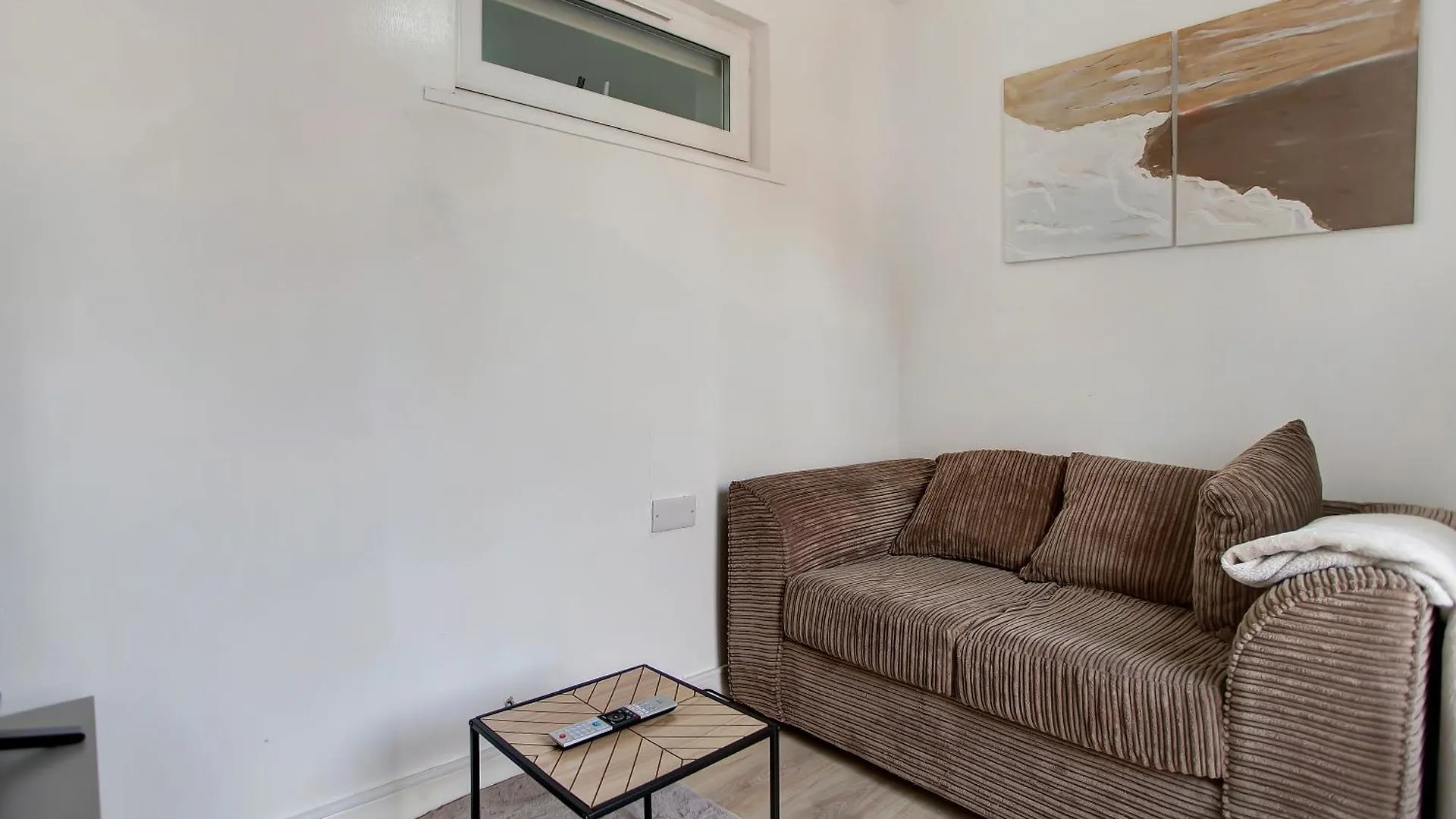 Semesterbostad Cozy 3-Bed House Near Lcy & Excel Ideal For Groups & Families London