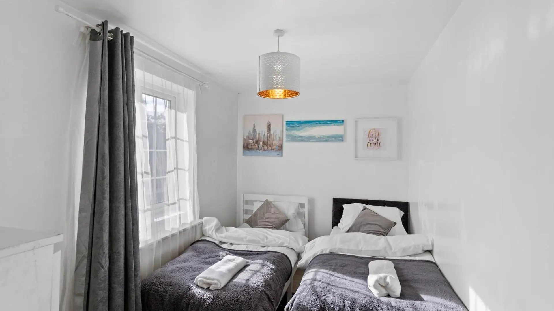 Cozy 3-Bed House Near Lcy & Excel Ideal For Groups & Families London Semesterbostad