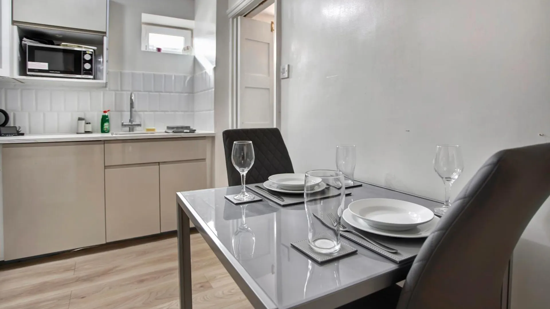 Cozy 3-Bed House Near Lcy & Excel Ideal For Groups & Families London Storbritannien