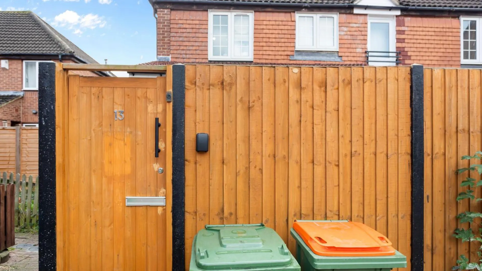 Cozy 3-Bed House Near Lcy & Excel Ideal For Groups & Families London