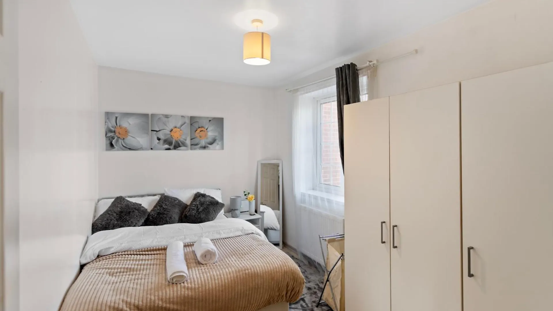 Cozy 3-Bed House Near Lcy & Excel Ideal For Groups & Families London 0*,