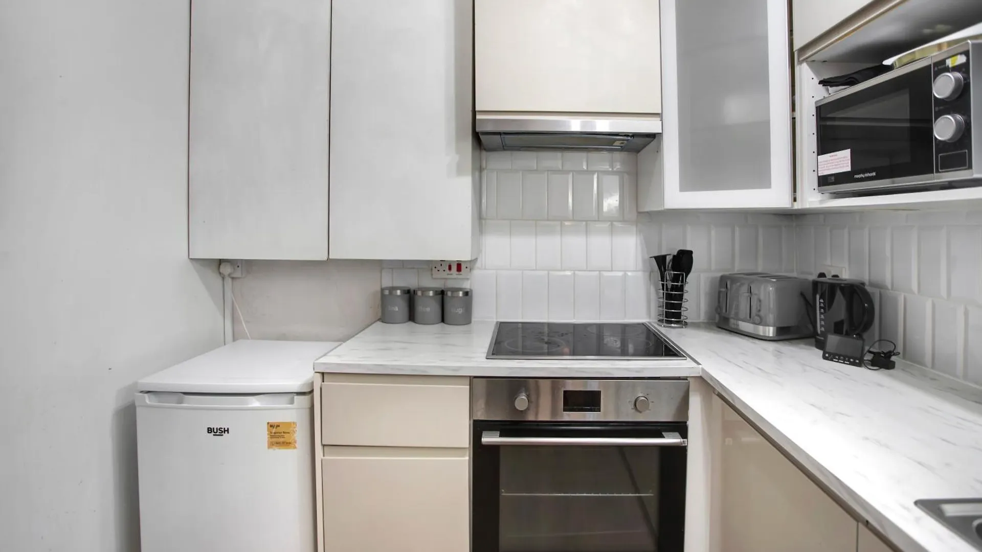 Cozy 3-Bed House Near Lcy & Excel Ideal For Groups & Families London
